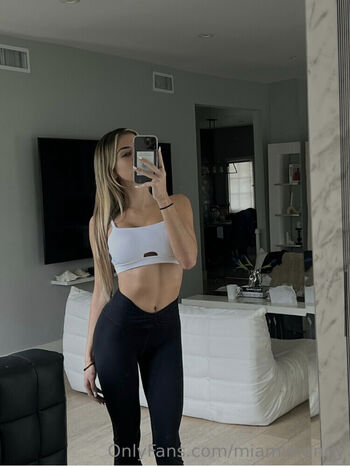 Full leaked Miamimandy private photo