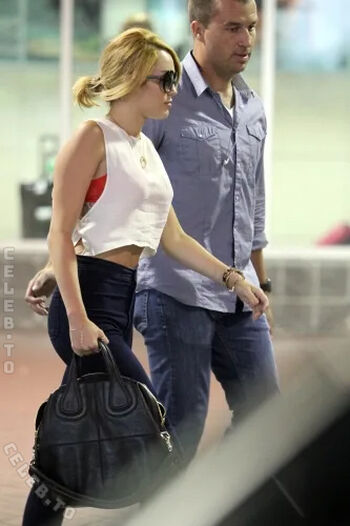 Full leaked Miley cyrus page private photo