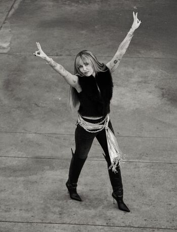 Full leaked Miley cyrus page private photo