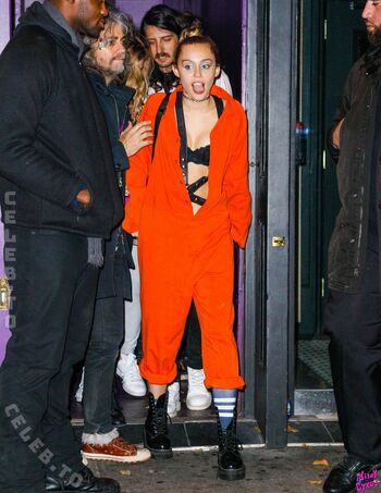 Full leaked Miley cyrus page private photo