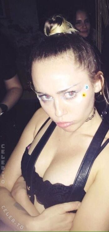 Full leaked Miley cyrus page private photo
