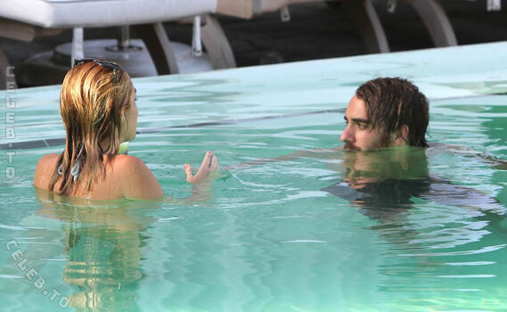 Full leaked Miley cyrus page private photo