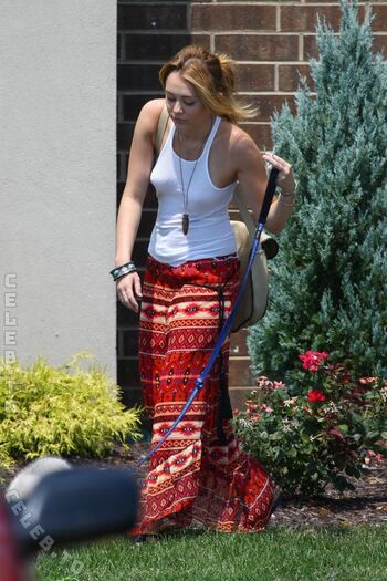 Full leaked Miley cyrus page private photo