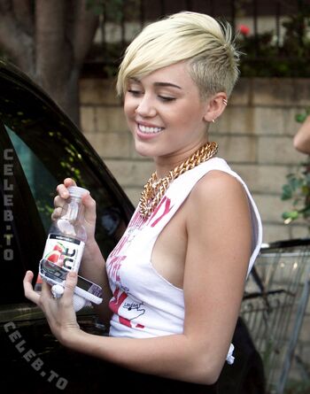 Full leaked Miley cyrus page private photo
