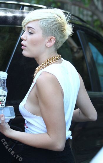 Full leaked Miley cyrus page private photo