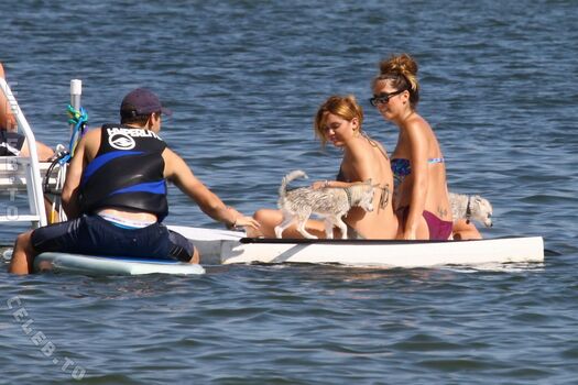 Full leaked Miley cyrus page private photo