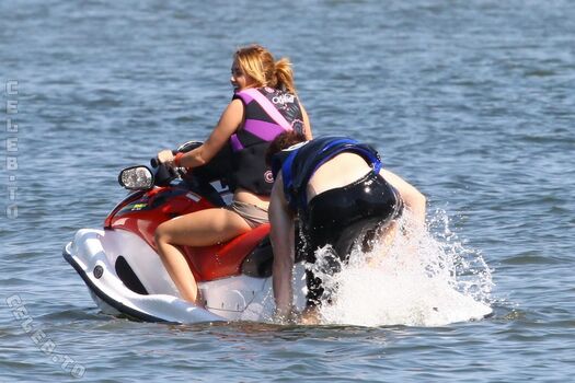 Full leaked Miley cyrus page private photo