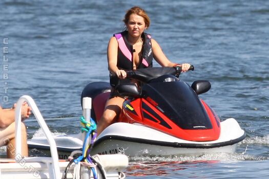 Full leaked Miley cyrus page private photo