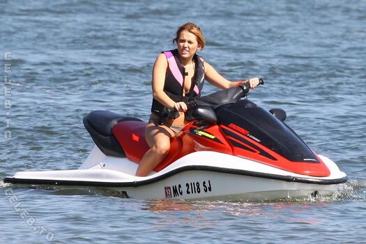 Full leaked Miley cyrus page private photo