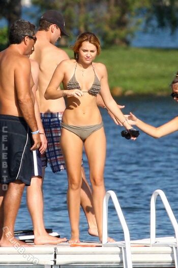 Full leaked Miley cyrus page private photo