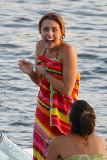 Full leaked Miley cyrus page private photo
