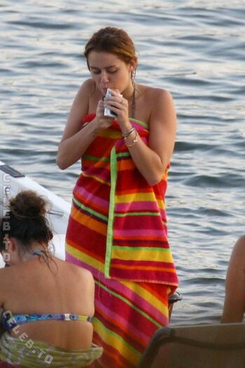 Full leaked Miley cyrus page private photo