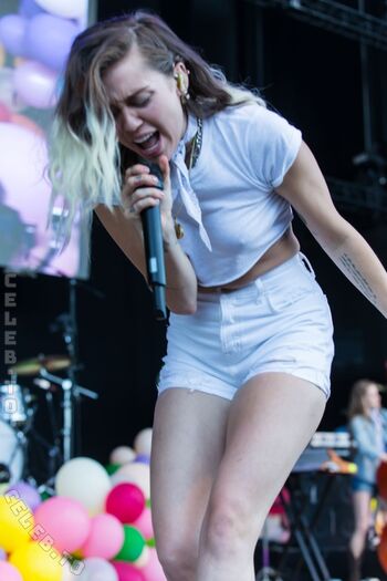 Full leaked Miley cyrus page private photo