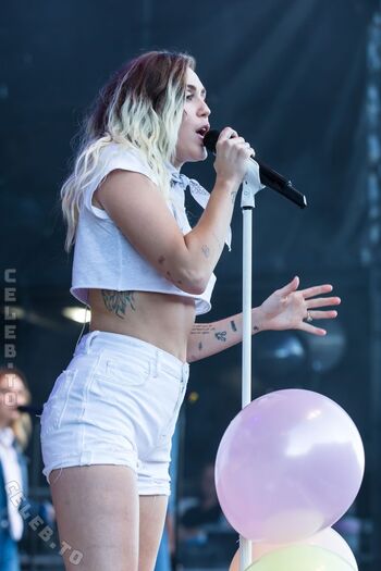 Full leaked Miley cyrus page private photo