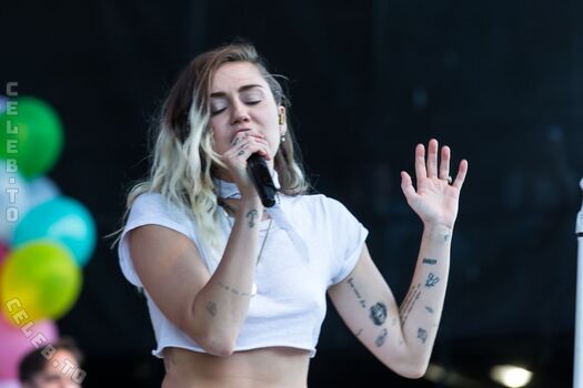 Full leaked Miley cyrus page private photo