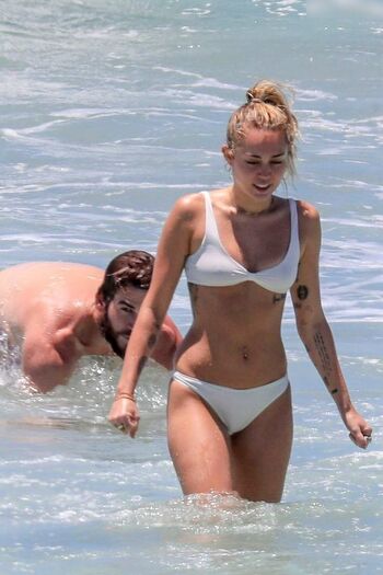Full leaked Miley cyrus page private photo