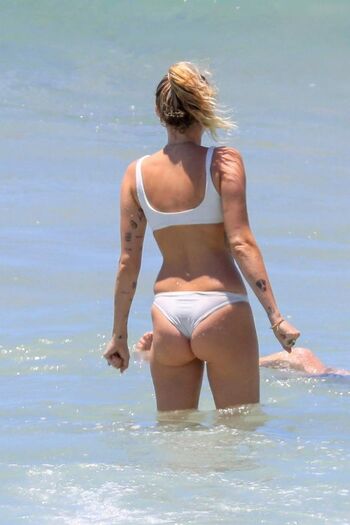Full leaked Miley cyrus page private photo