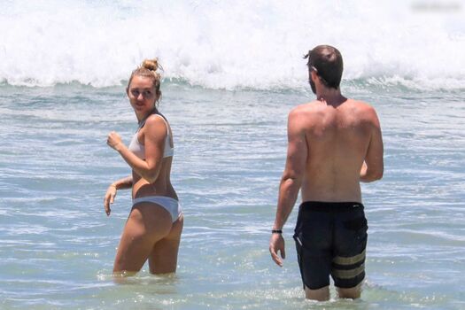 Full leaked Miley cyrus page private photo