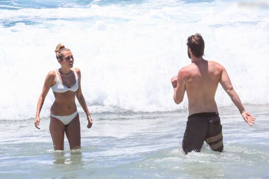 Full leaked Miley cyrus page private photo