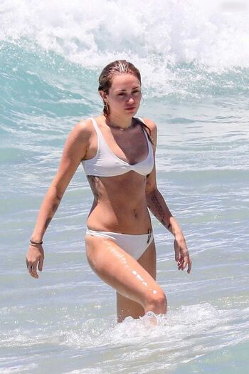 Full leaked Miley cyrus page private photo