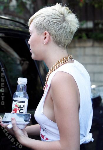 Full leaked Miley cyrus private photo