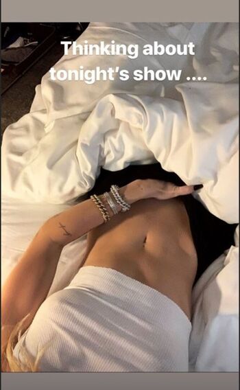 Full leaked Miley cyrus private photo