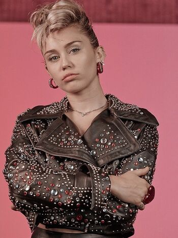 Full leaked Miley cyrus page private photo