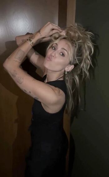 Full leaked Miley cyrus page private photo