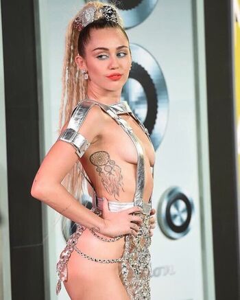 Full leaked Miley cyrus page private photo