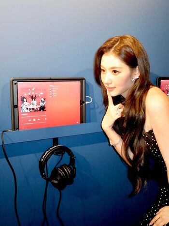 Minatozaki Sana (TWICE)