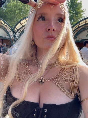 Full leaked Minuself private photo