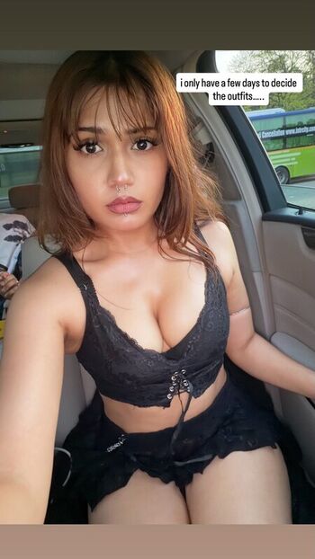 Full leaked Miyaawat private photo