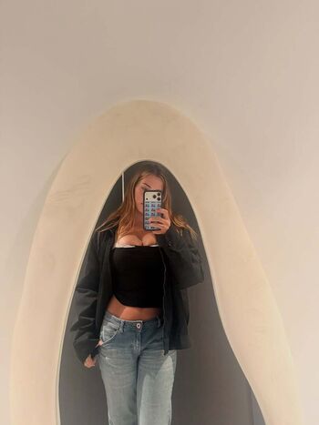 Leaked Adria arjona/ private photo viral onlyfans