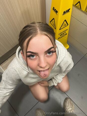 Mollymoo19