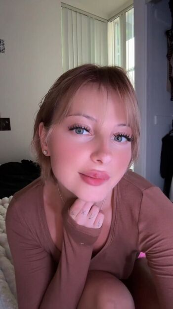 Full leaked Mollyxmoore private photo