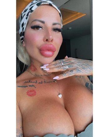 Full leaked Monamonique private photo