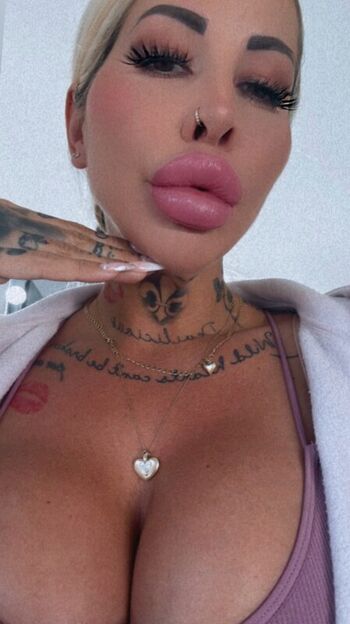 Full leaked Monamonique private photo