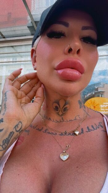 Full leaked Monamonique private photo