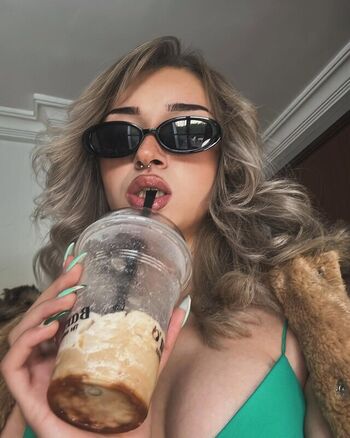Full leaked Moondoll private photo