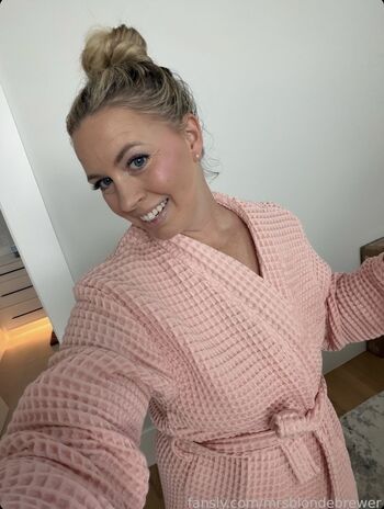 Full leaked Mrsblondebrewer private photo