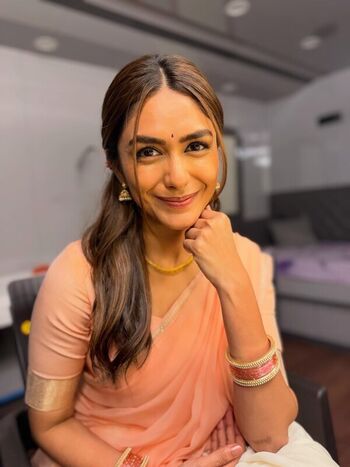 Full leaked Mrunal thakur private photo