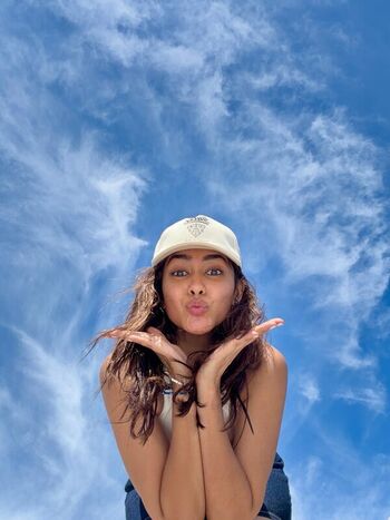 Full leaked Mrunal thakur private photo