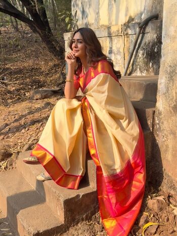 Full leaked Mrunal thakur private photo