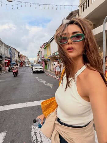 Full leaked Mrunal thakur private photo