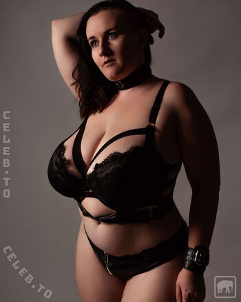 Full leaked Ms curvylicous page private photo