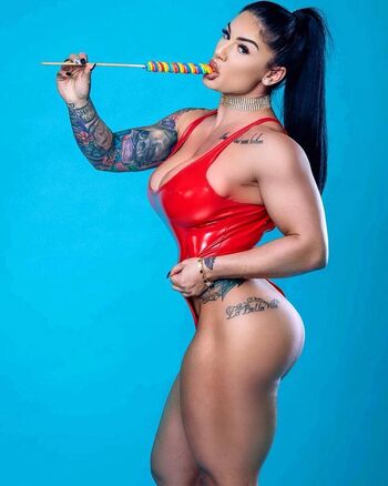 Full leaked Muscle bombshell private photo