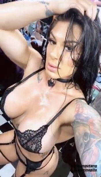 Full leaked Muscle bombshell private photo