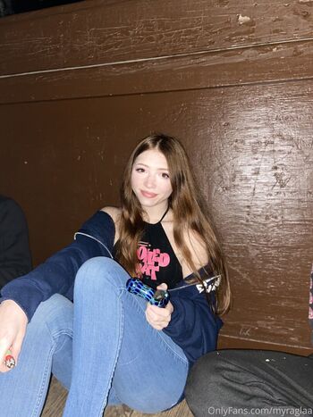 Full leaked Myramoans private photo