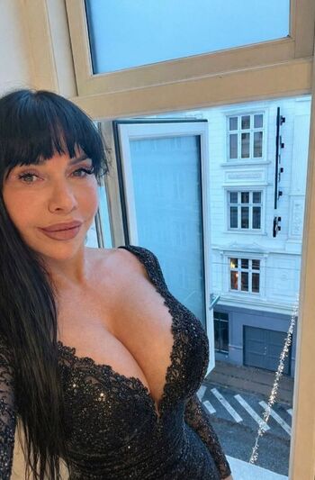 Full leaked Naima guidi private photo