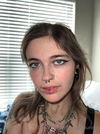 Full leaked Naivebunnyx private photo
